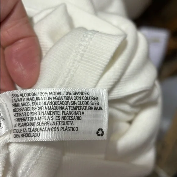 A New Day XX L White 24”long sleeve 58% cotton shirt w/scooped neck 26”L 20” p2p - Picture 4 of 7